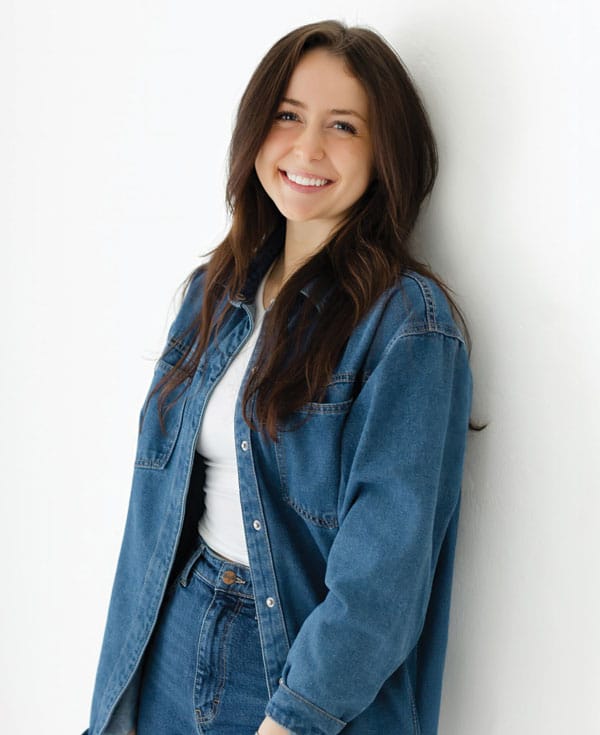 portrait of Saren Williams, stylist at The Sanctuary Salon in Daphne Alabama