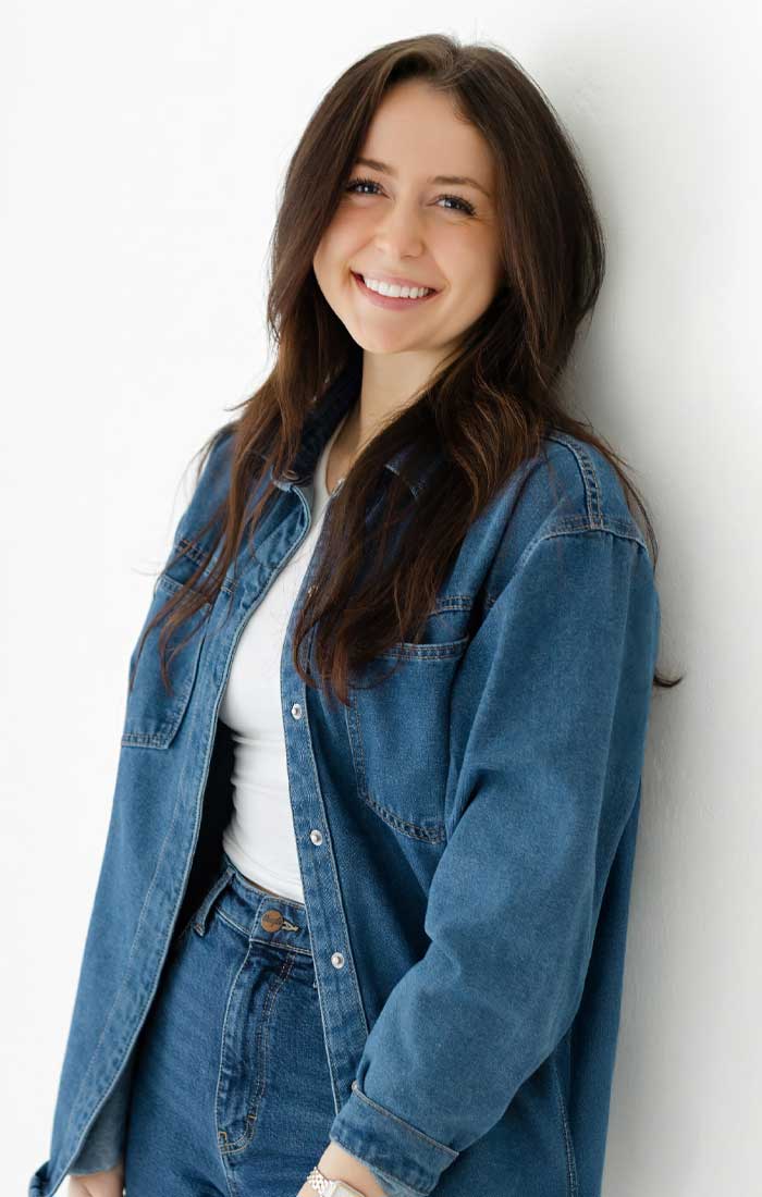 portrait of Saren Williams, stylist at The Sanctuary Salon in Daphne Alabama